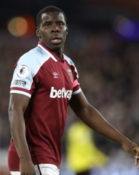 伟德体育bevictor-法媒：莱切有意前切尔西、西汉姆联后卫祖马，球员目前处于自由身