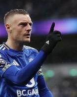 伟德体育-最后一季？蓝狐深陷降级区，38岁瓦尔迪坚守球队13年！合同将到期