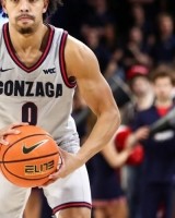 伟德体育-手感不错！小内姆哈德半场10中6拿到12分2篮板1助攻